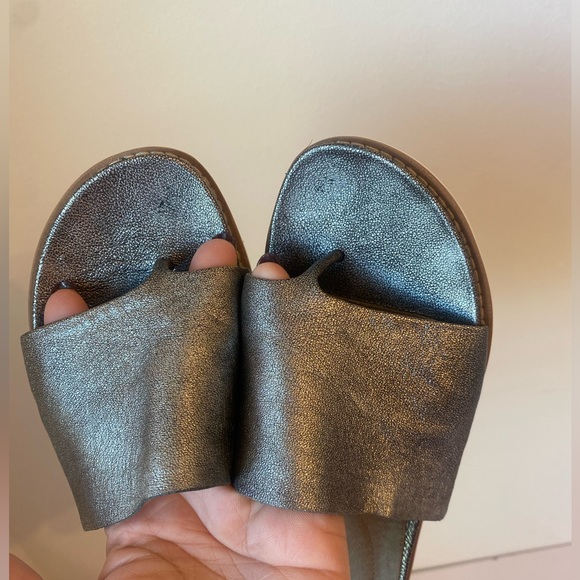 Eileen Fisher Touch platform metallic silver leather thong slide 7.5 - Picture 9 of 11